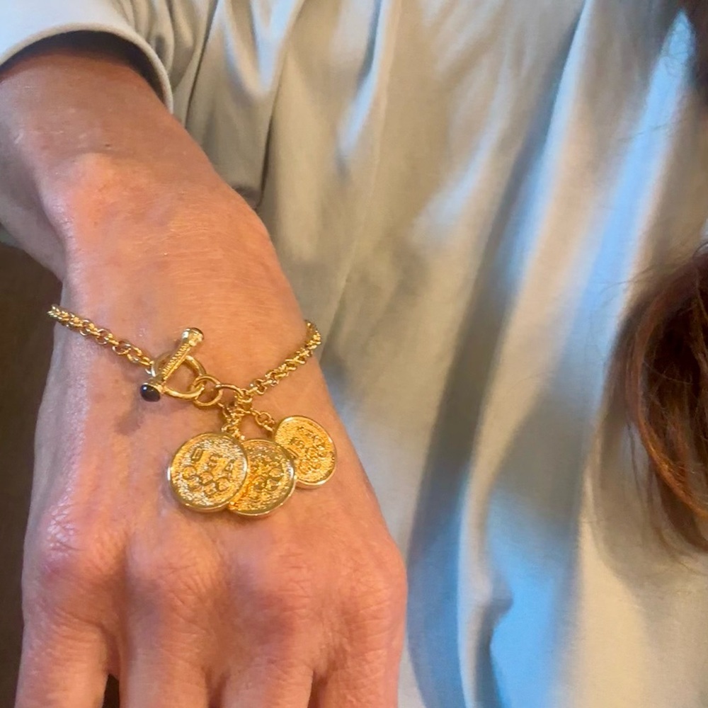 USA Gold tone 3 Medal Charm Bracelet - Picture 2 of 3